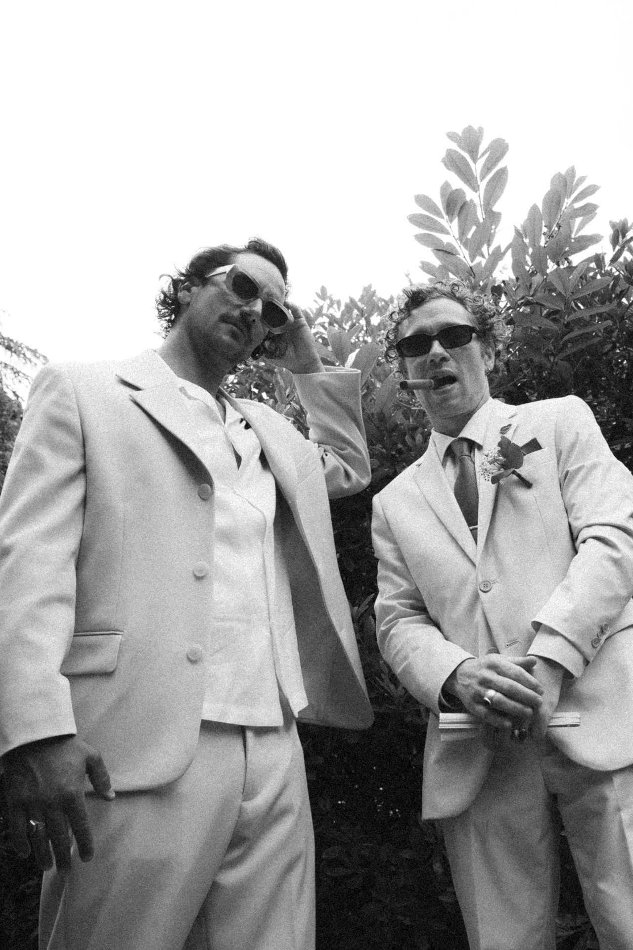 Portrait des amis du mariés pendant le cocktail au Domaine de Millanges