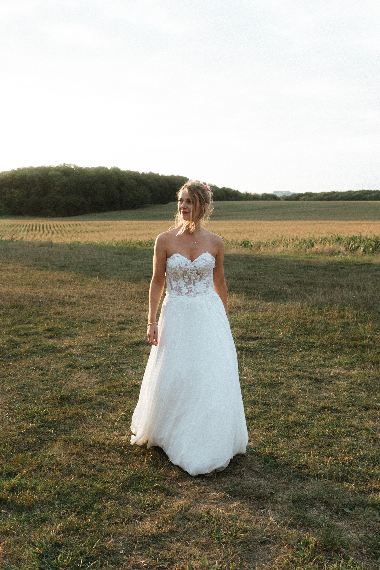 Portrait naturel de la mariée au Harras de la Vannoue